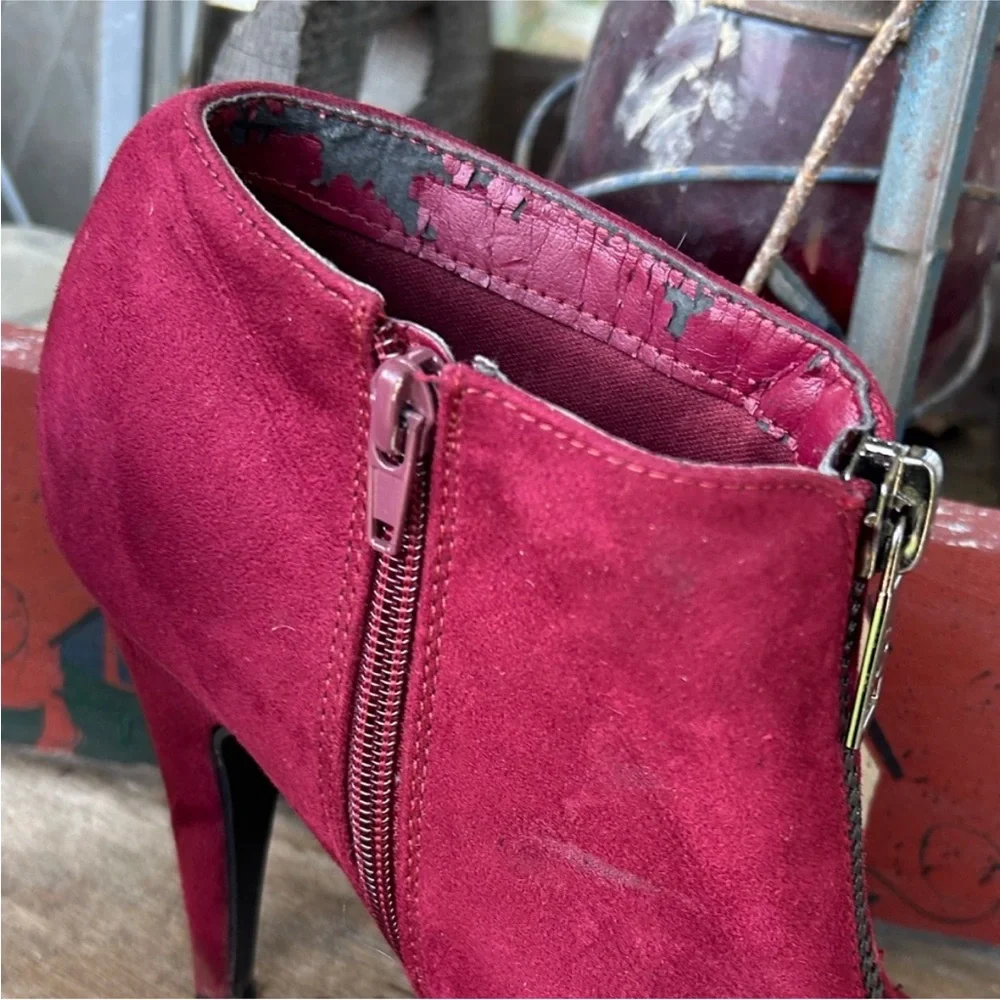 G by Guess Zip Front Heeled‎ Booties